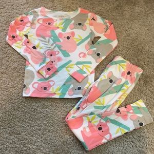 Carter’s size 5 pajama set